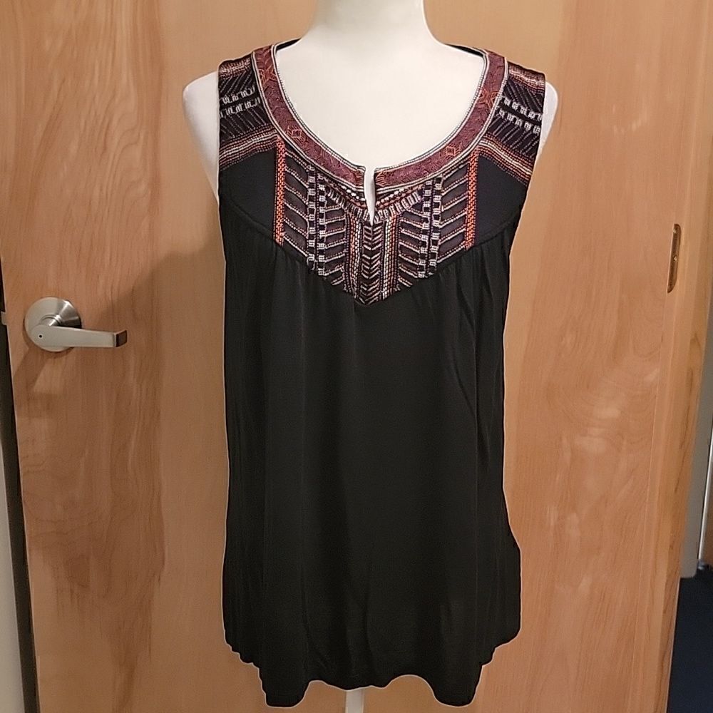 Bobeau embroidered black tank